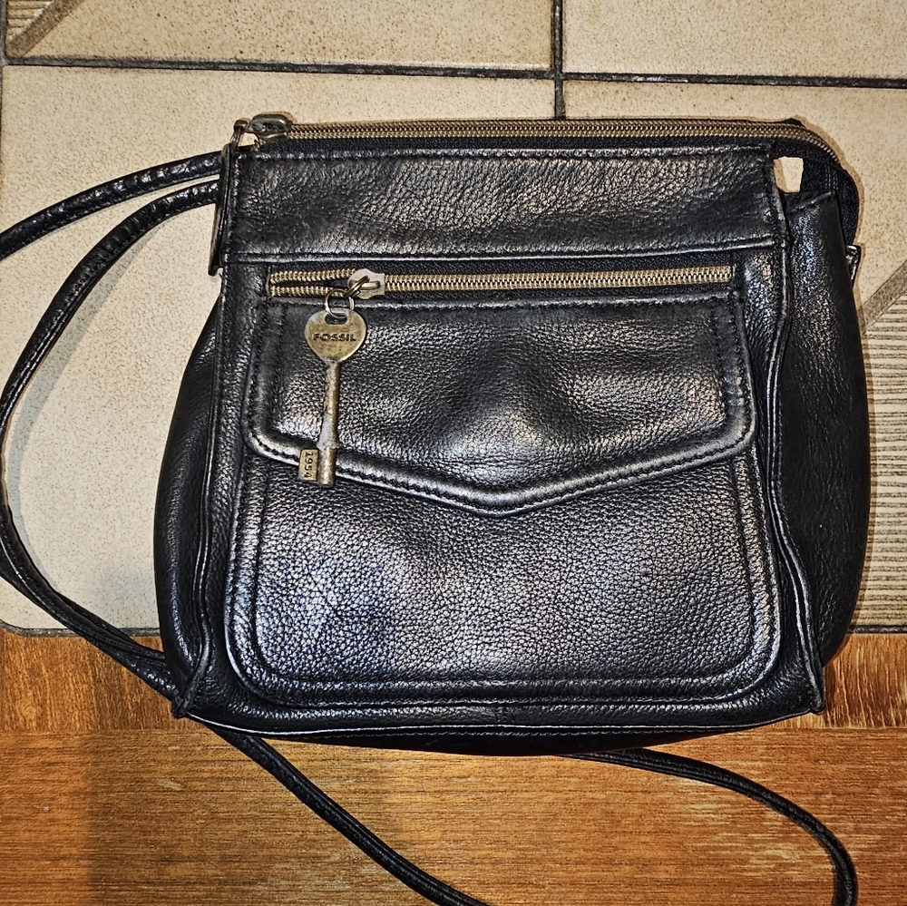 Vintage Fossil Black Leather Crossbody purse